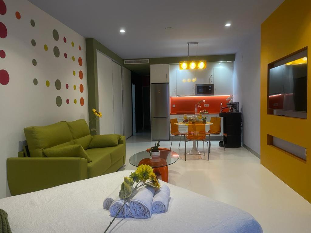 Lahola Glam Suites ตอร์เรโมลิโนส ภายนอก รูปภาพ